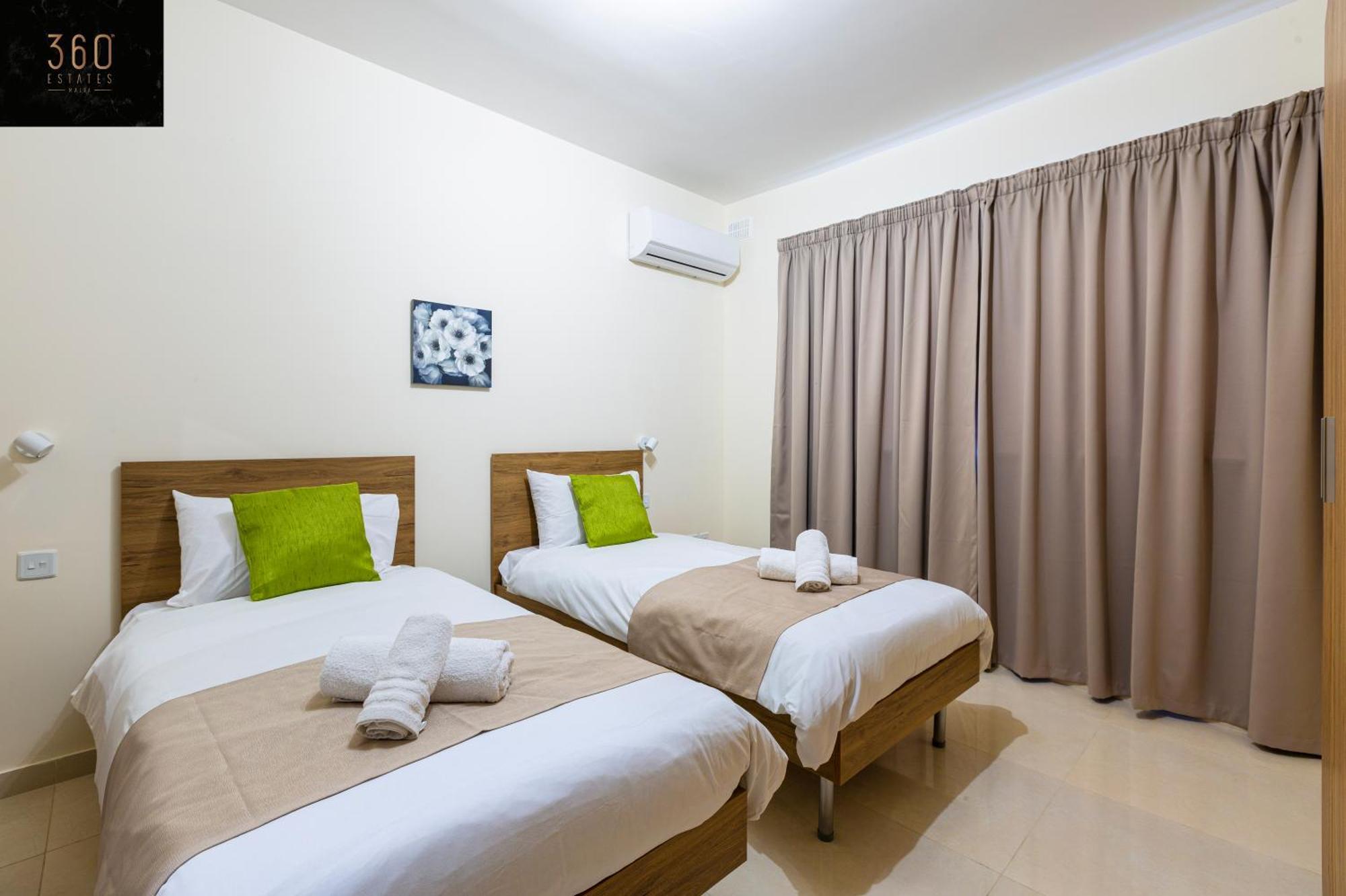 Beautiful 3Br Home With Private Balcony With Wifi & Ac By 360 Estates Marsaxlokk Esterno foto
