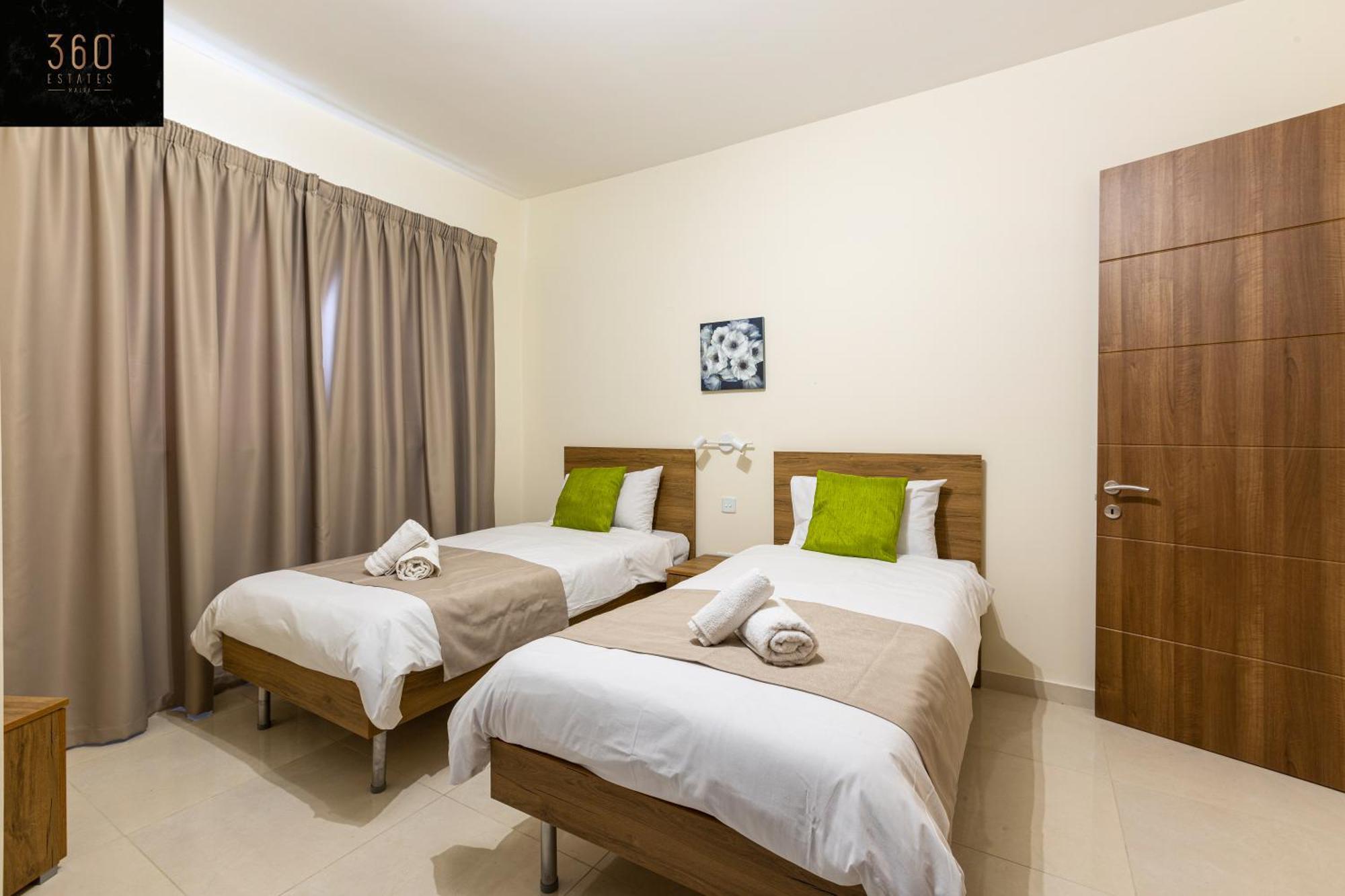 Beautiful 3Br Home With Private Balcony With Wifi & Ac By 360 Estates Marsaxlokk Esterno foto