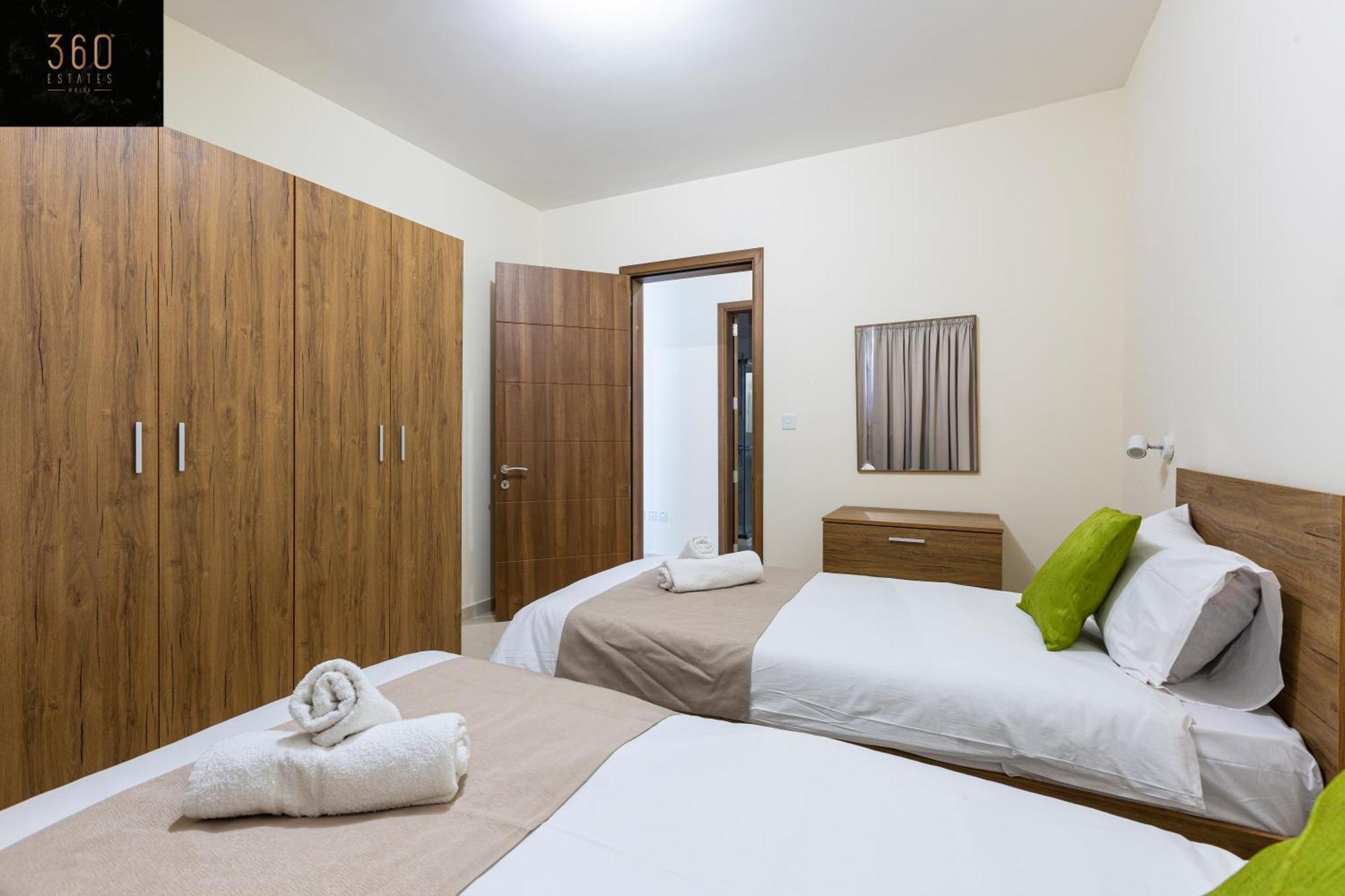 Beautiful 3Br Home With Private Balcony With Wifi & Ac By 360 Estates Marsaxlokk Esterno foto