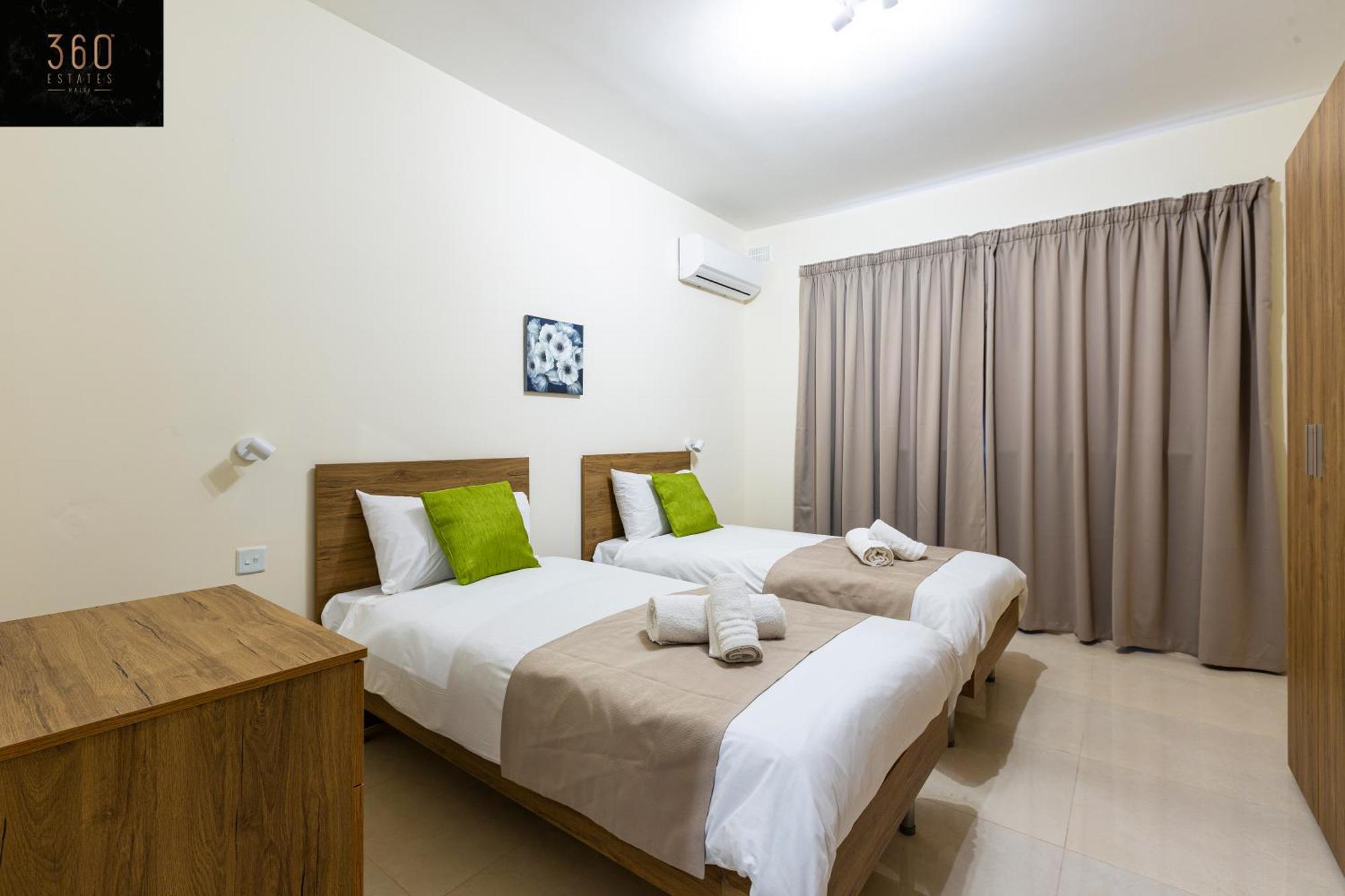 Beautiful 3Br Home With Private Balcony With Wifi & Ac By 360 Estates Marsaxlokk Esterno foto