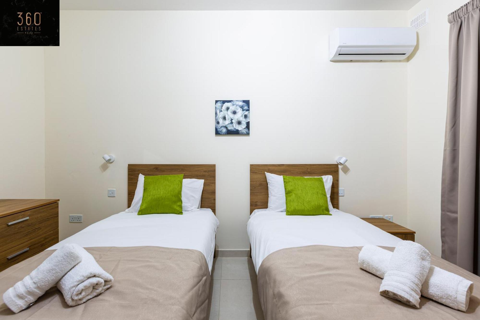Beautiful 3Br Home With Private Balcony With Wifi & Ac By 360 Estates Marsaxlokk Esterno foto